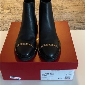 Salvatore Ferragamo booties size 8